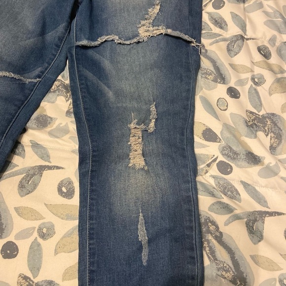 YMI WannaBettaButt? Jeans Size 11 Distressed Stretch Blue Mid-Rise - Picture 2 of 10
